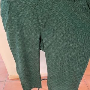 Lord and Taylor Holiday Cropped Damask pants